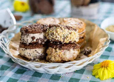 Ice cream sandwich by La Tropicale-featured image